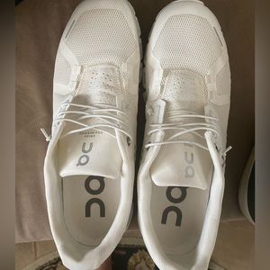 Women’s size 11 sneakers from the brand ON